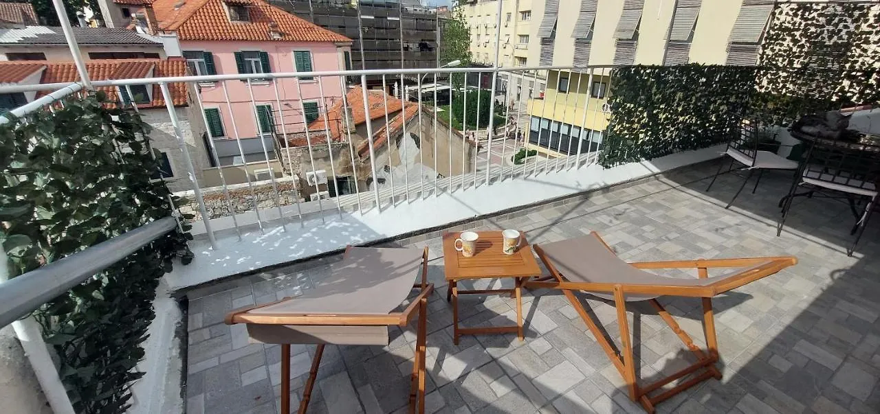 R&E Apartment Split