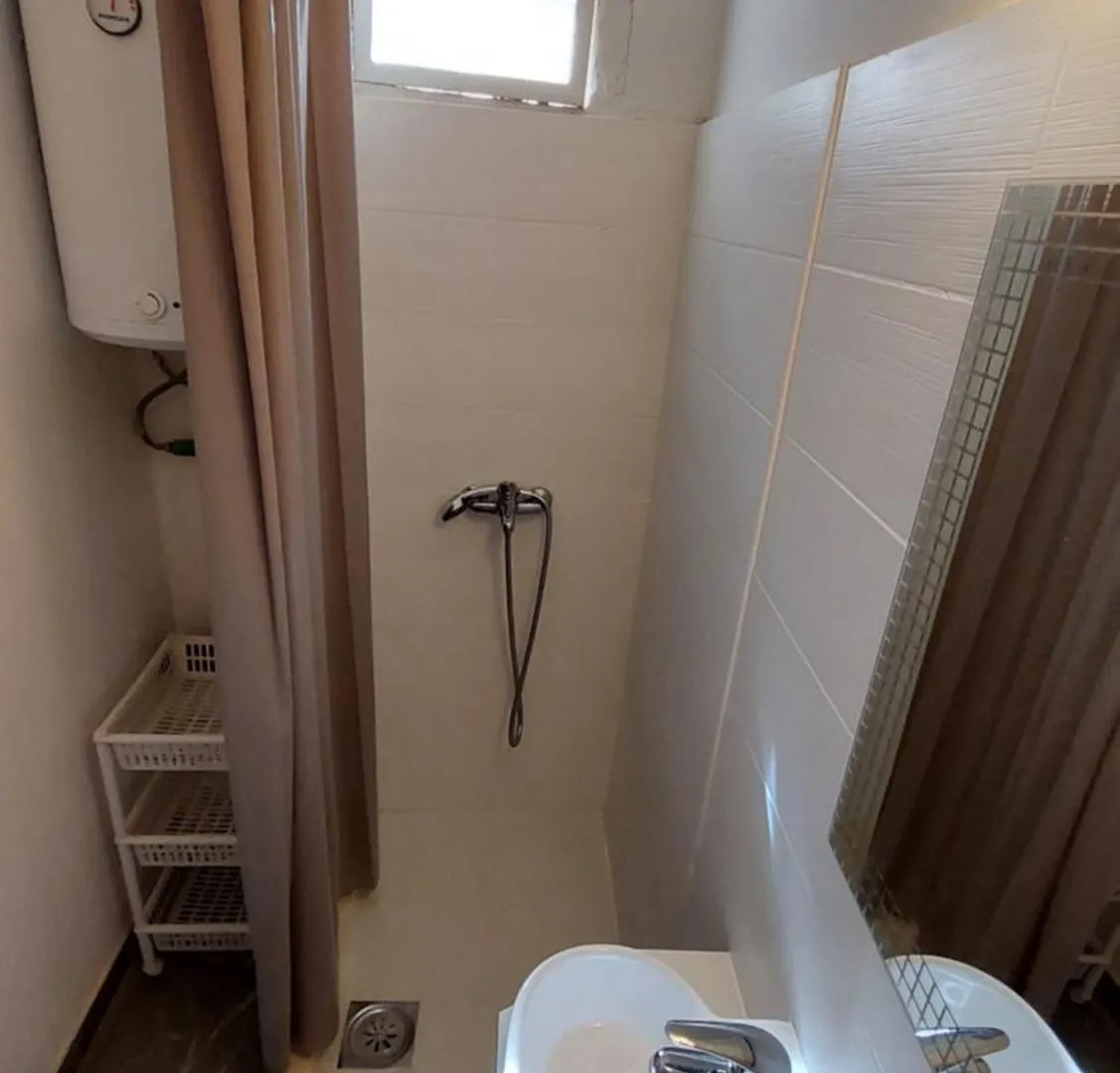 R&E Apartment Split