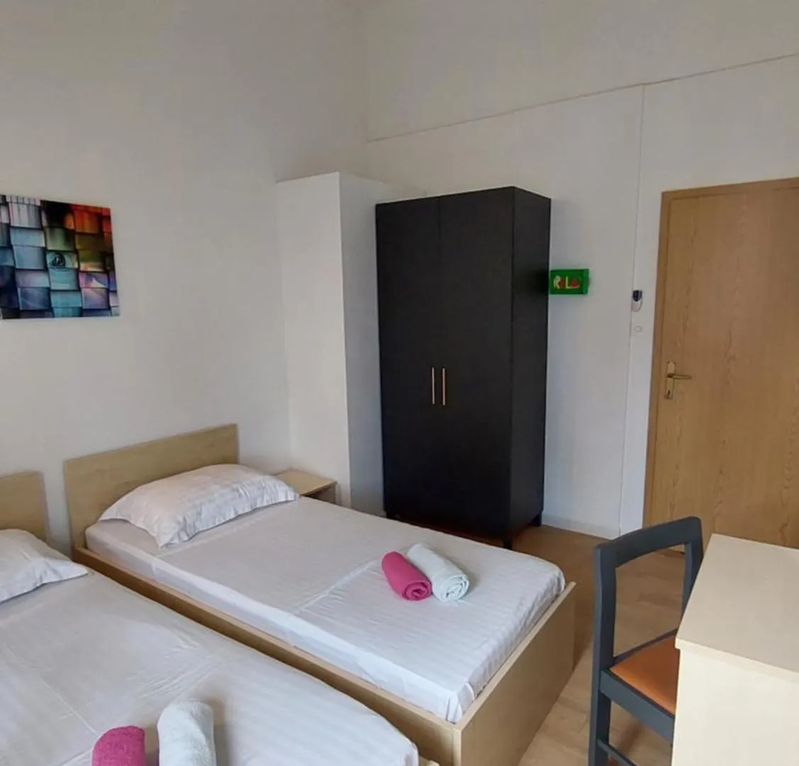 R&E Apartment Split