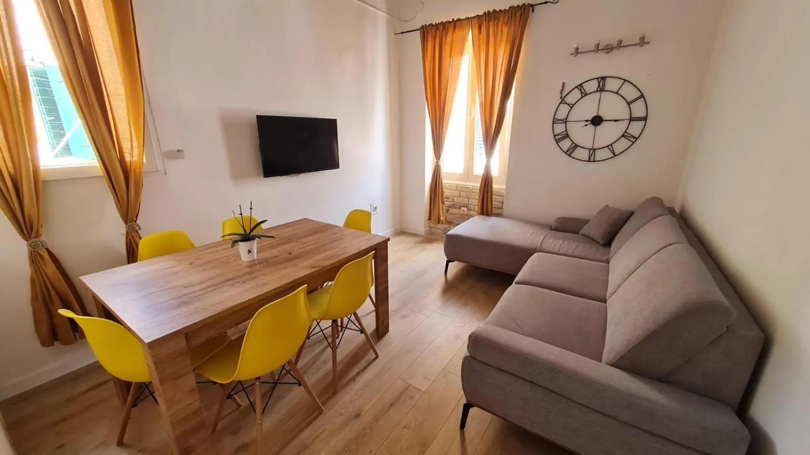 R&E Apartment Split