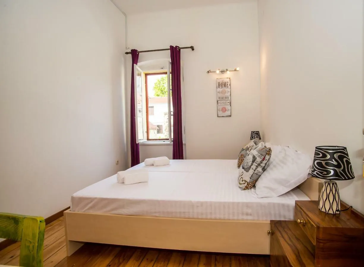 R&E Apartment Split