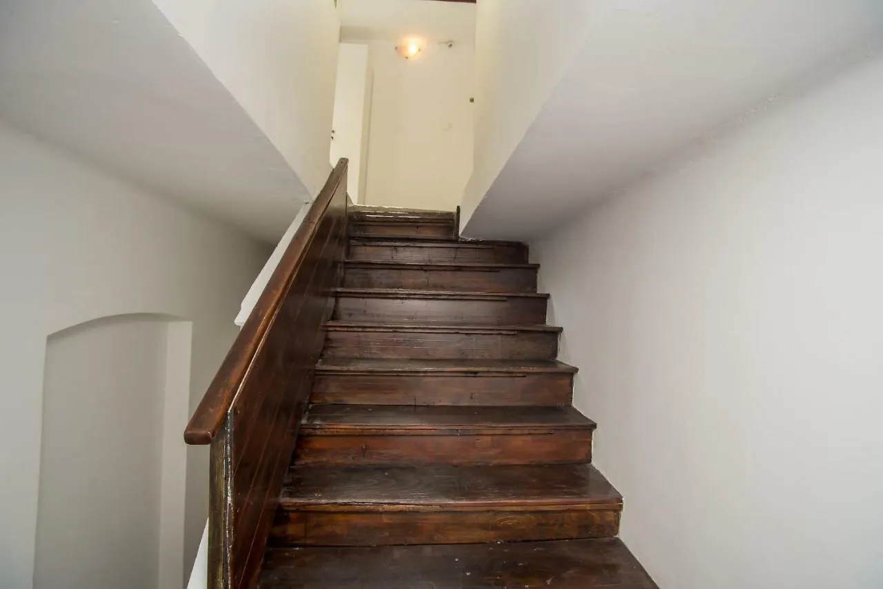 R&E Apartment Split